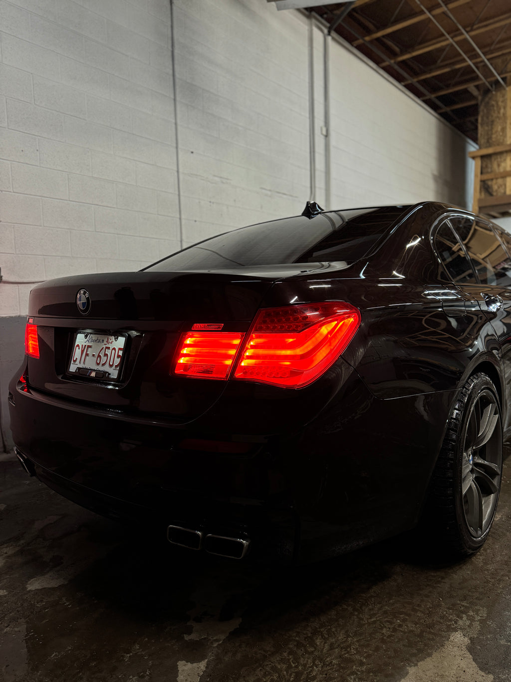 2010 BMW F01 750Li Sedan