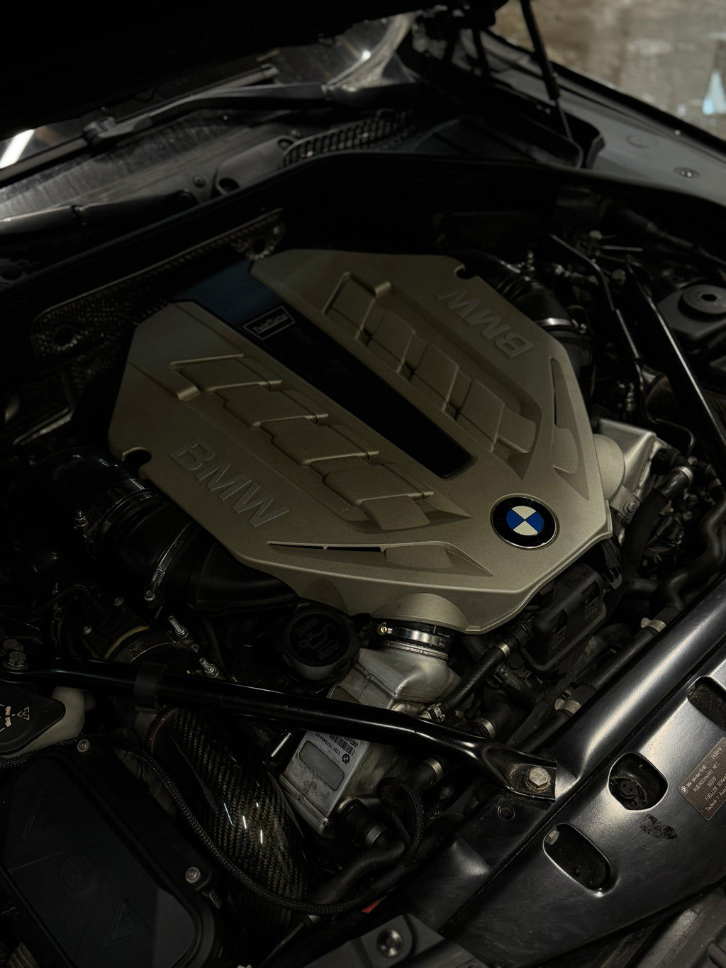 2010 BMW F01 750Li Sedan